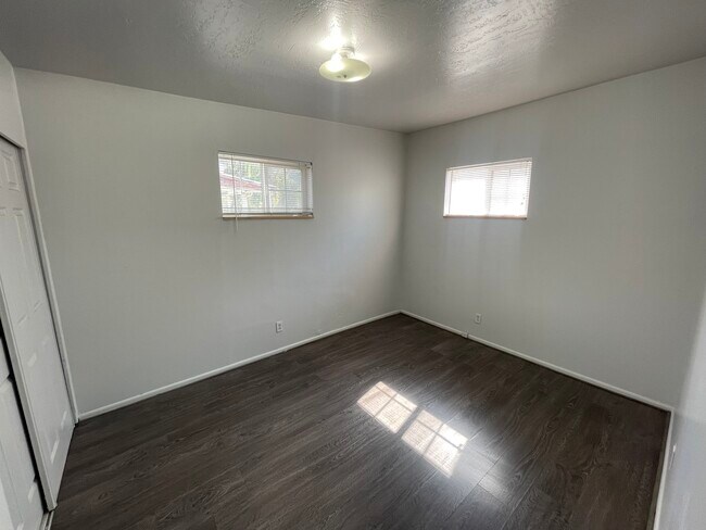 Foto del edificio - Spacious One-Bedroom!