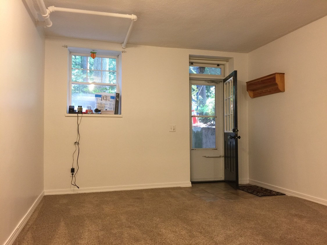 Primary Photo - 120 Amory St
