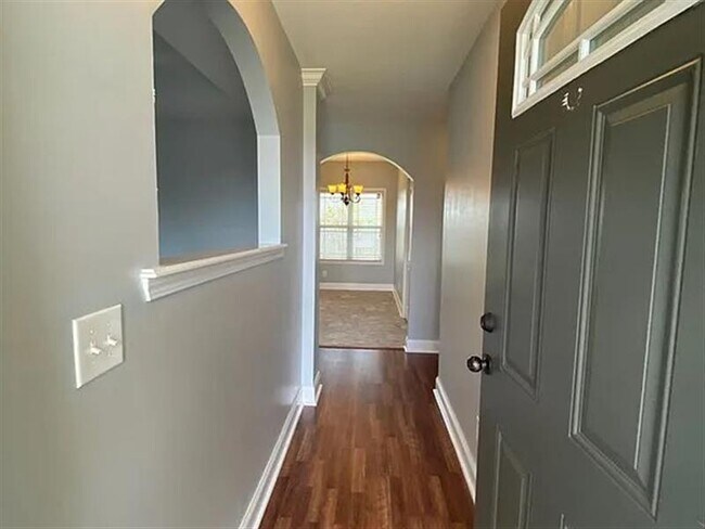 Building Photo - Cute 3 bed/2 bath