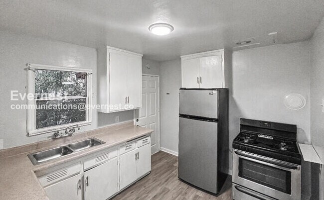 Foto del edificio - 2 Bed, 1 Bath Home with Great Amenities / Available Now!