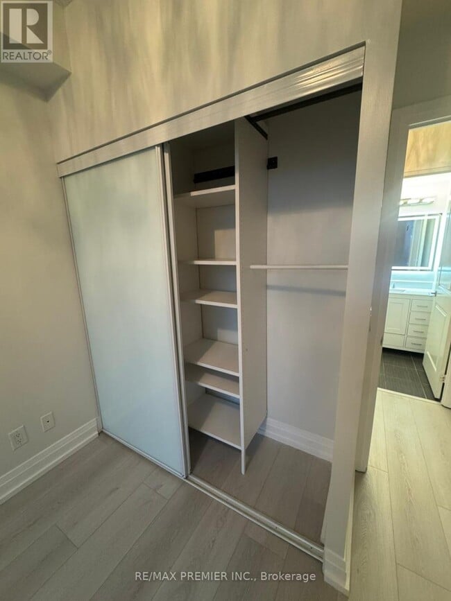 Building Photo - 7165 Yonge St