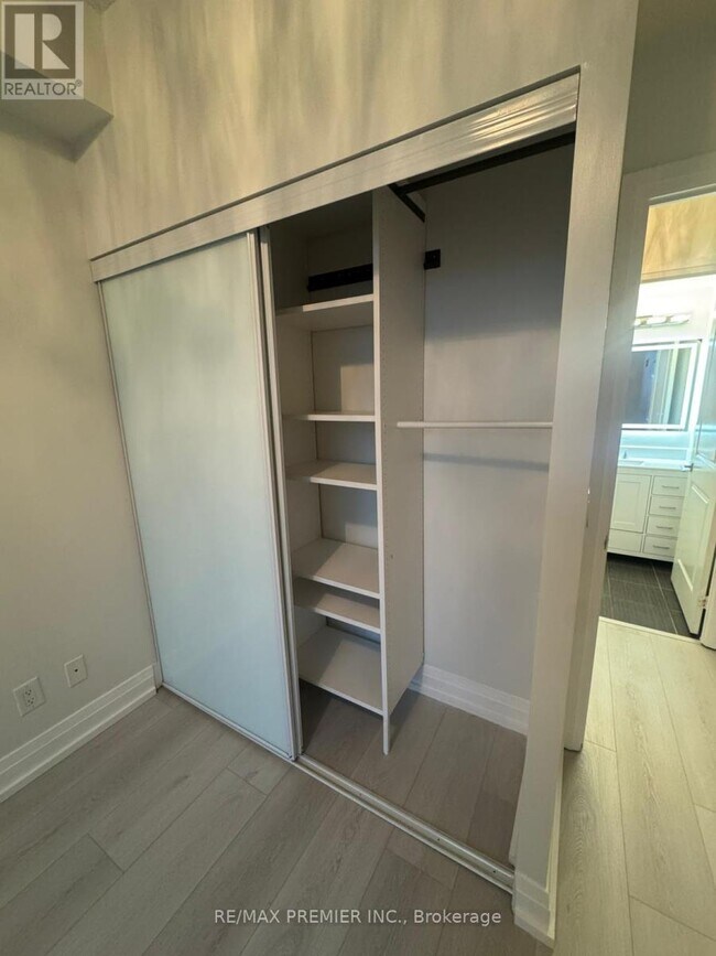 Photo du bâtiment - 7165 Yonge St