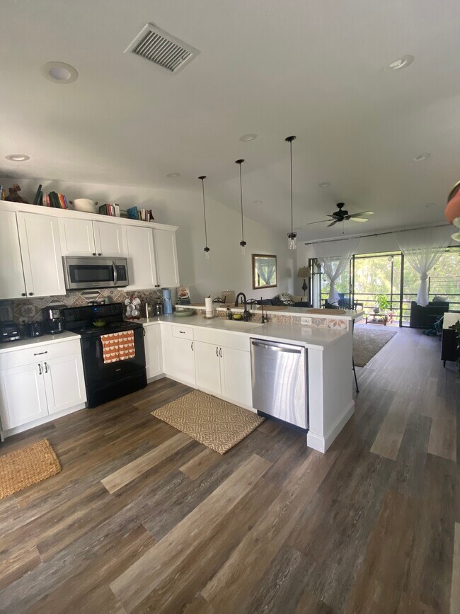 Building Photo - 800 NW Fork Rd