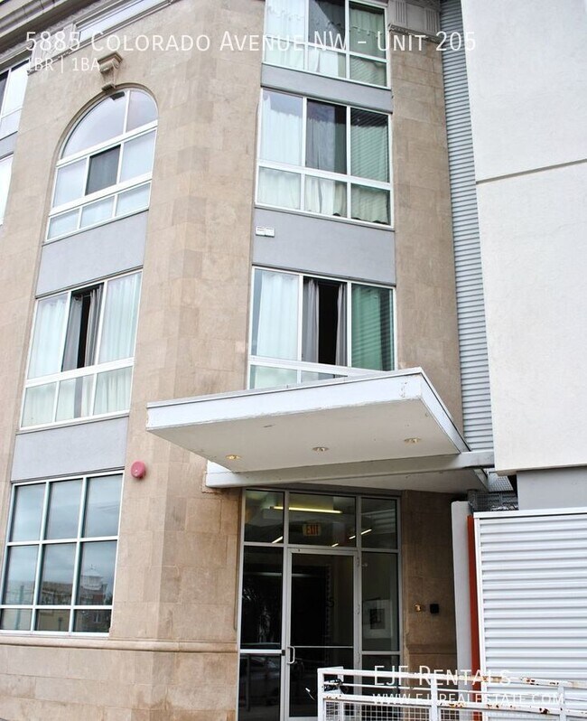 Foto del edificio - 5885 Colorado Ave NW