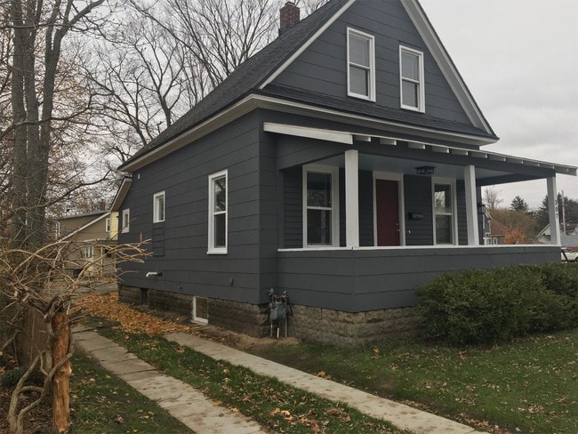 Building Photo - 307 Lincoln Ave