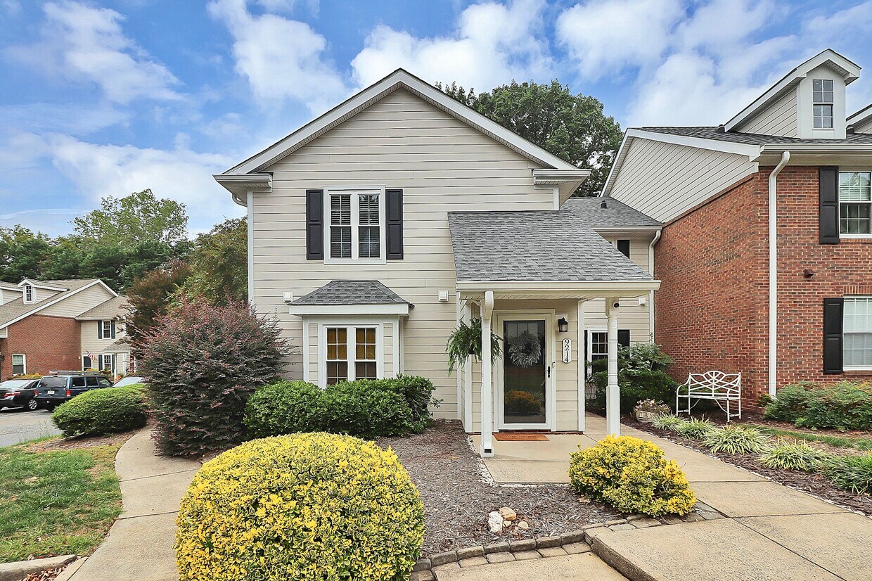Foto principal - 9214 Kings Canyon Dr