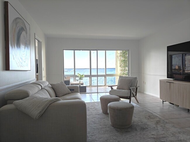 Foto del edificio - 410 Wilma Cir