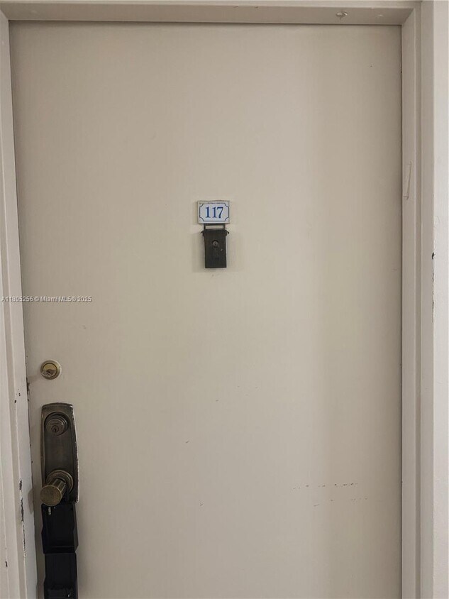 Foto principal - 16851 NE 23rd Ave