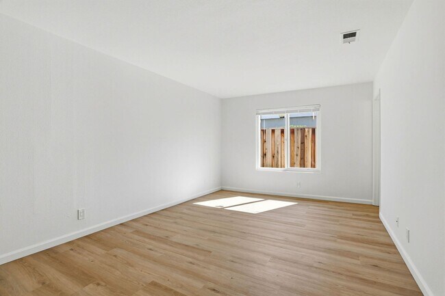 Foto del edificio - Rare Rental Opportunity in a Prime San Jose Location!