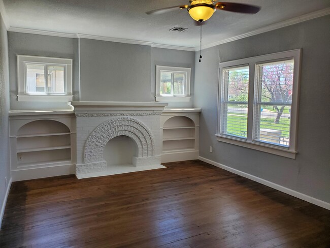 Foto del edificio - 2224 N Indiana Ave