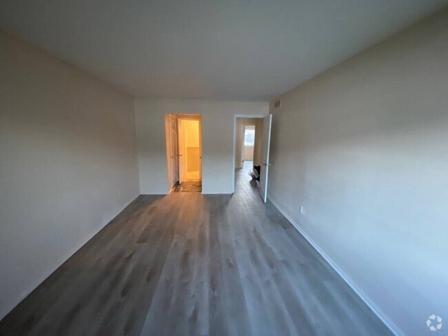 Building Photo - 14 Tarragon Dr