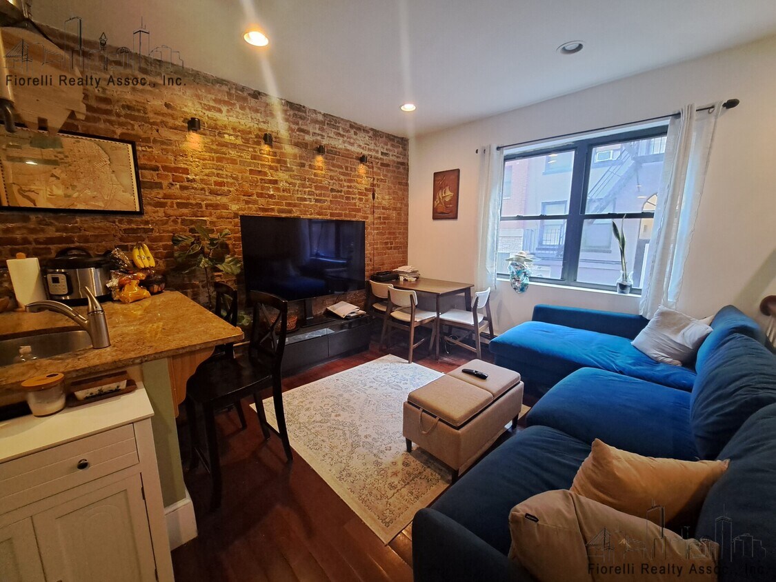 Primary Photo - 22 Henchman St