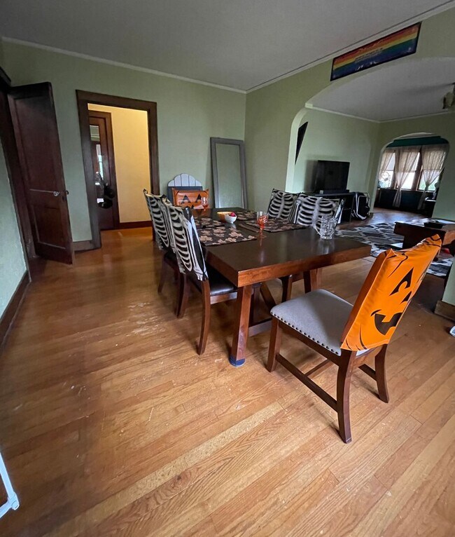 Foto del edificio - Large Single Family Home in Heart of La Cr...