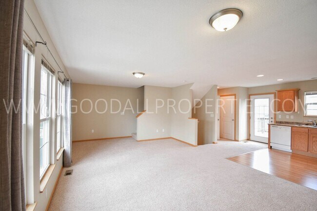 Building Photo - 2 Bedroom, 2.5 Bathroom Townhome with two ...
