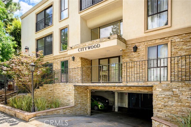 Foto del edificio - 15344 Weddington St