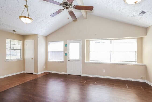 Foto del edificio - 11 Crestbriar Ct