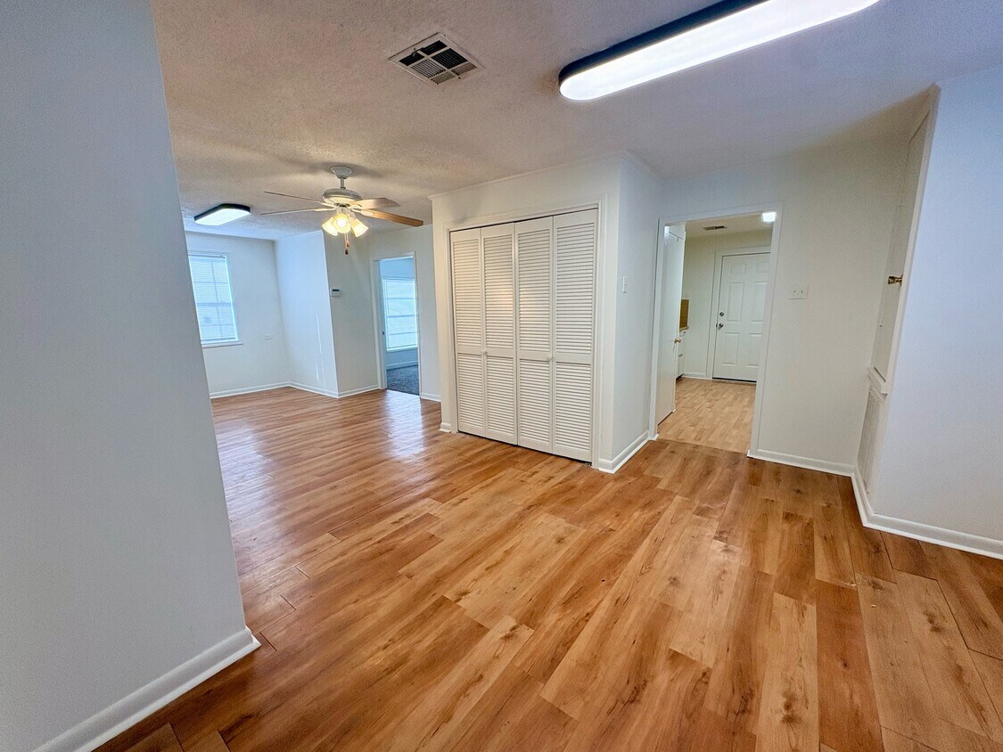 Foto del edificio - 2710 Hodges St