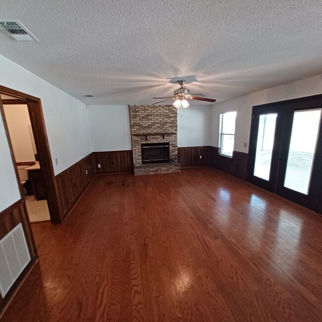 Building Photo - 2295 Foxwood Dr