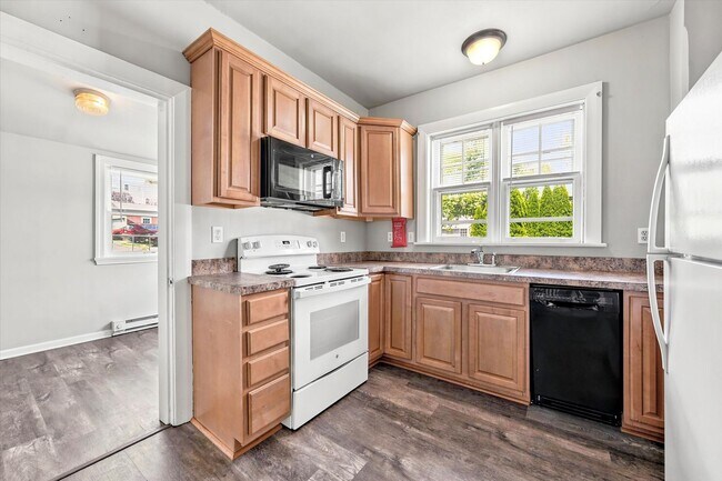 Foto del edificio - Student Rental next to WCU Campus | 3 Bed Single Family Home w/ Covered Front Porch, Yard & Basem...