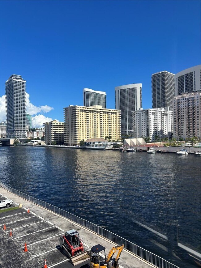 Foto del edificio - 111 Golden Isles Dr