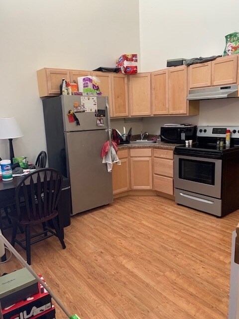 Foto principal - 320 E Burlington St