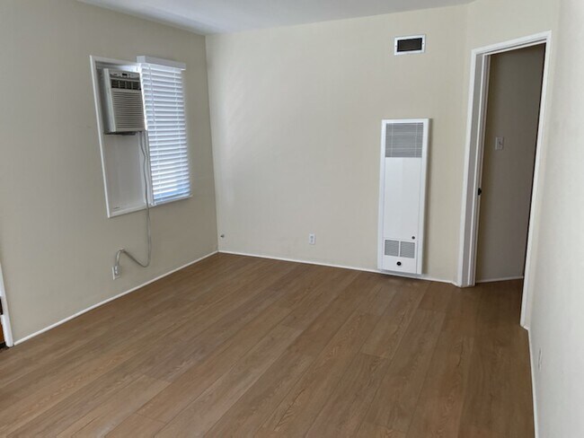 Building Photo - 14907 Camarillo St