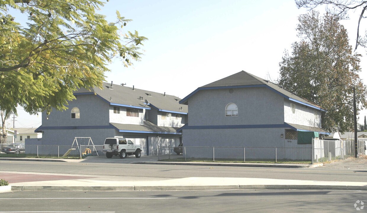 Primary Photo - 3816-3822 Downing Ave