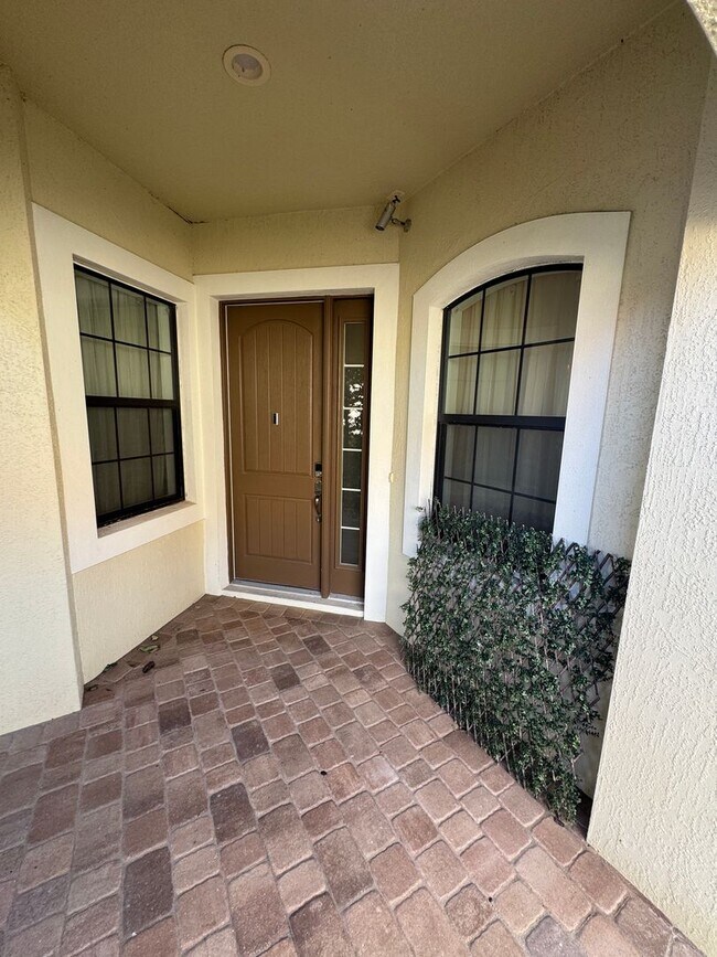 Foto del edificio - Two Story 5 bedroom, 4.5 bath