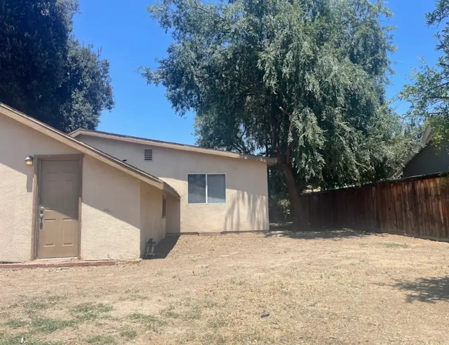 Building Photo - 6900 Malibu Dr