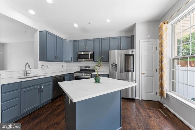 Building Photo - 4004 Meadow Trail Ln