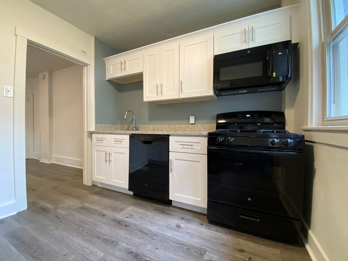 Foto principal - Charming Three Bedroom Townhouse in Squirr...