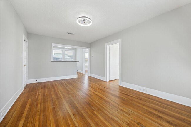 Foto del edificio - 1536 Michigan St