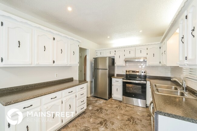 Building Photo - 7616 N Serene Ave