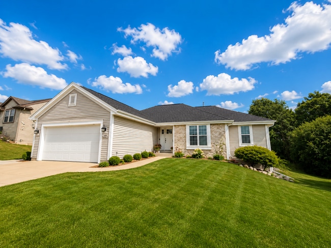 Building Photo - W143N9638 Amber Dr