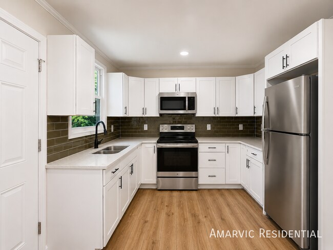 Foto del edificio - 807 Candlewood Dr