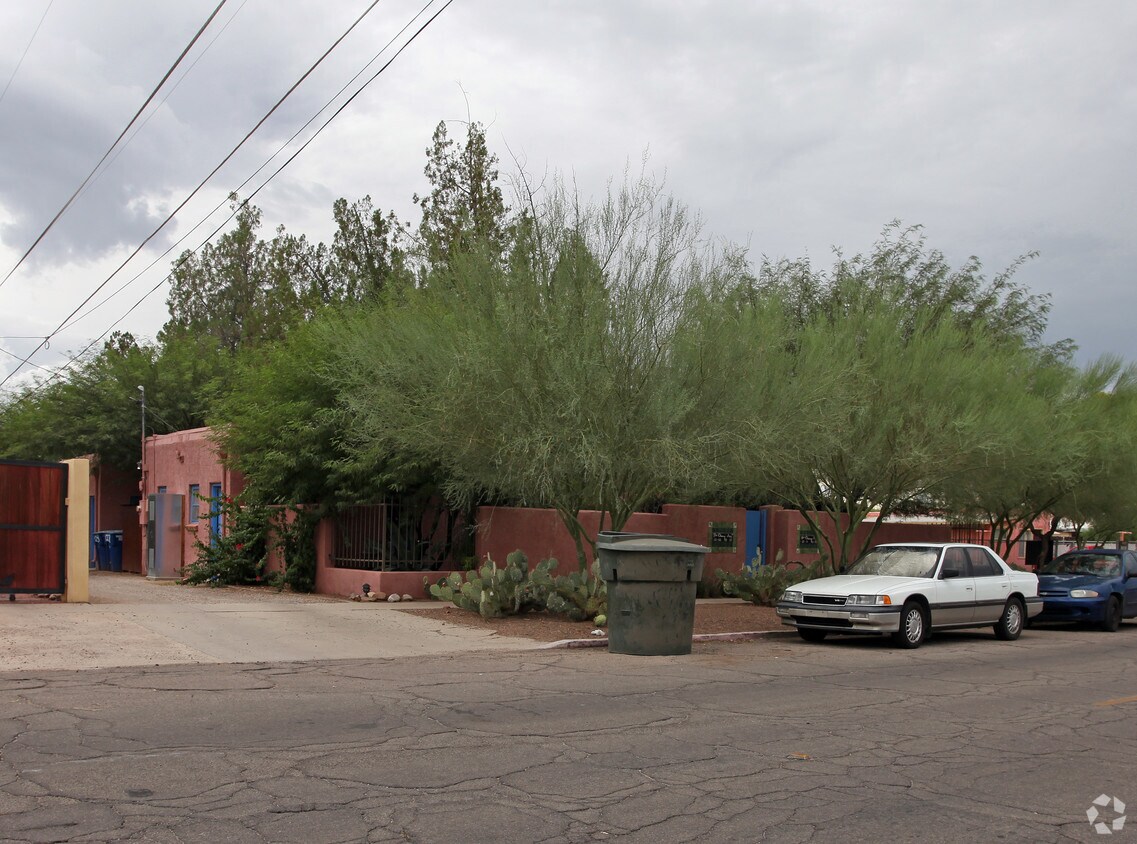 Building Photo - 121-135 N Cherry Ave