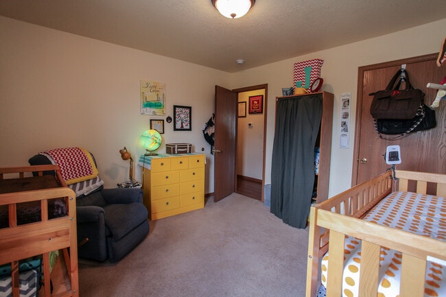 Building Photo - **FENCED YARD**BEDROOMS W/LVP FLOORING Ava...