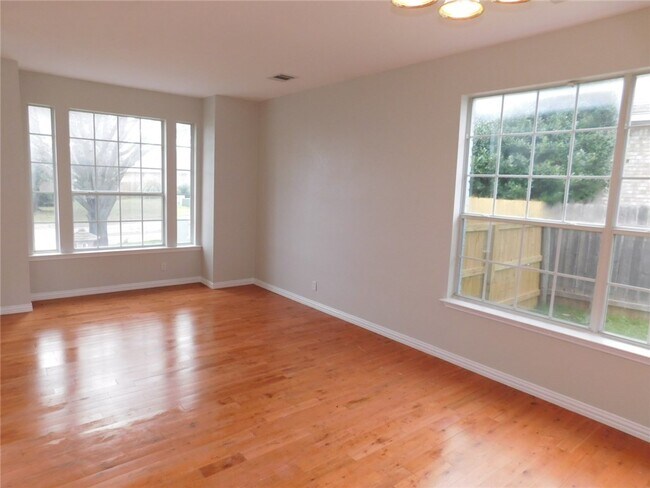 Building Photo - 703 Thrush Dr