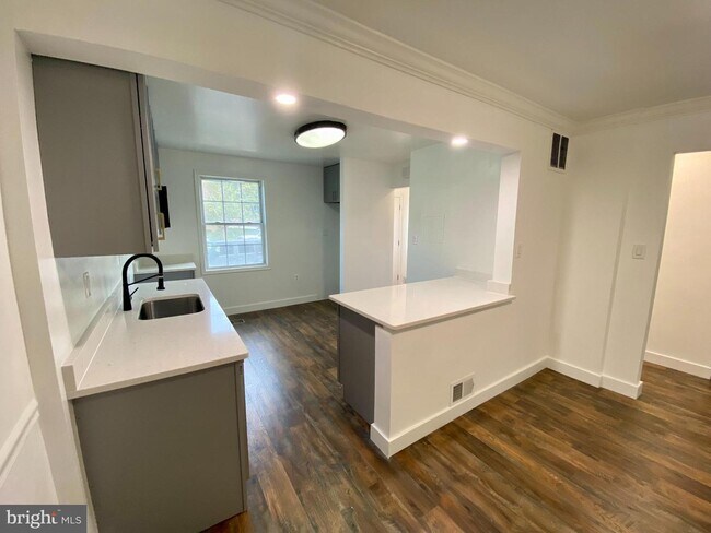 Foto del edificio - 7240 Evanston Rd