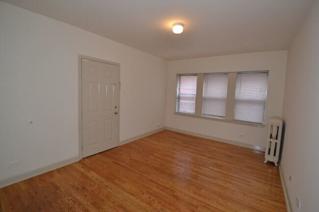 Building Photo - 5748 N Winthrop Ave