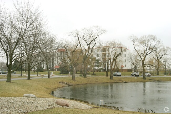 Building Photo - Plum Creek