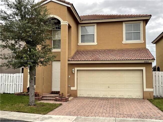 Foto del edificio - 5085 SW 37th Ave