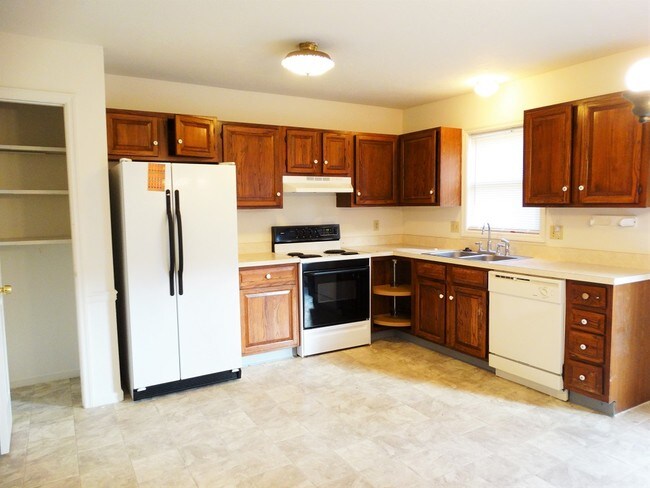 Building Photo - 203 Riverview Dr