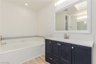 Building Photo - 861 Vegas Valley Dr