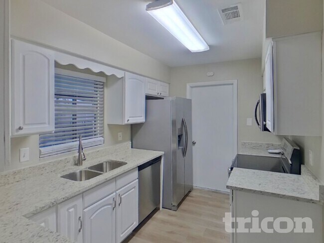 Foto del edificio - 2218 Village Ct