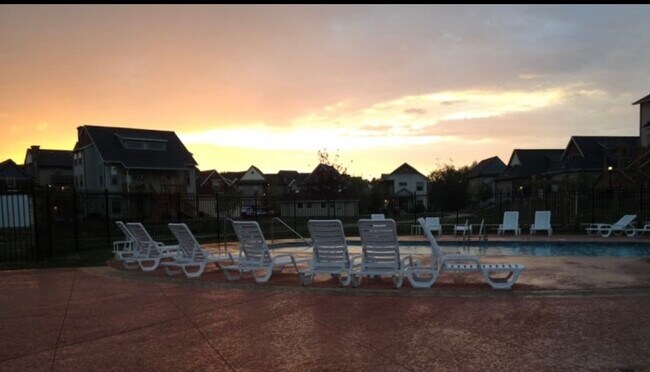 Sunset - 2804 E Bressingham Way
