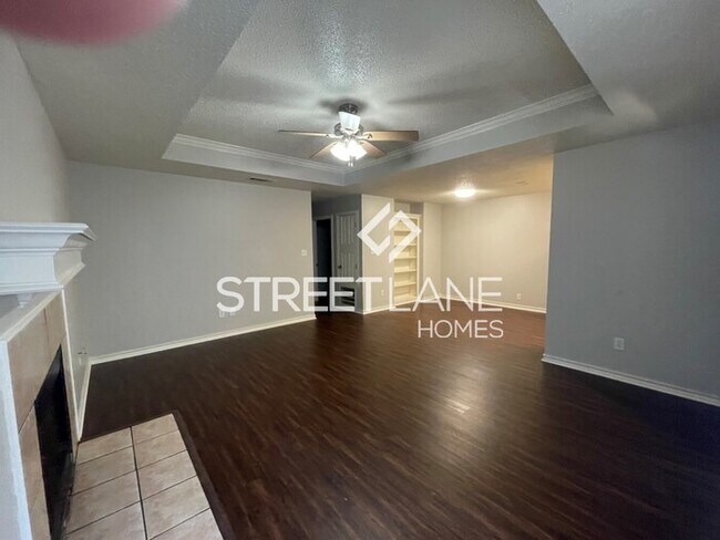 Building Photo - NOW OFFERING $300 OFF FIRST FULL MONTH!