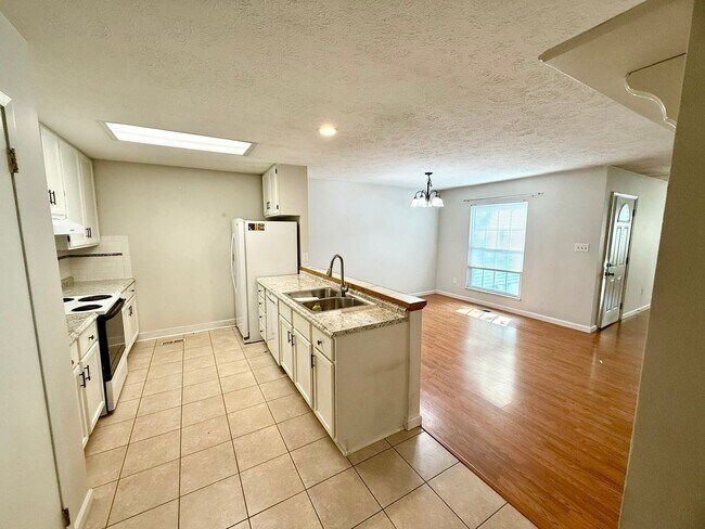Foto del edificio - 2 BEDRM CONDO AVAILABLE NOW! MONTHLY RENT ...