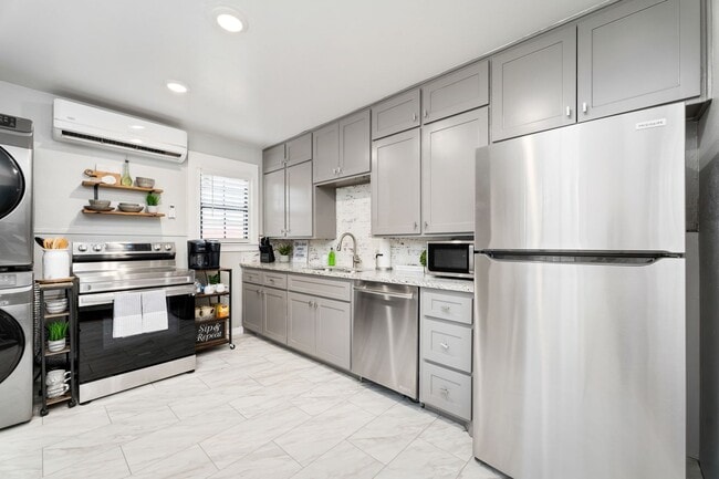Building Photo - Beautiful 2 Bedroom 1 Bathroom close to TTU!