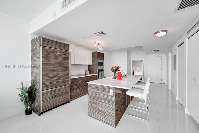 Foto del edificio - 460 NE 28th St